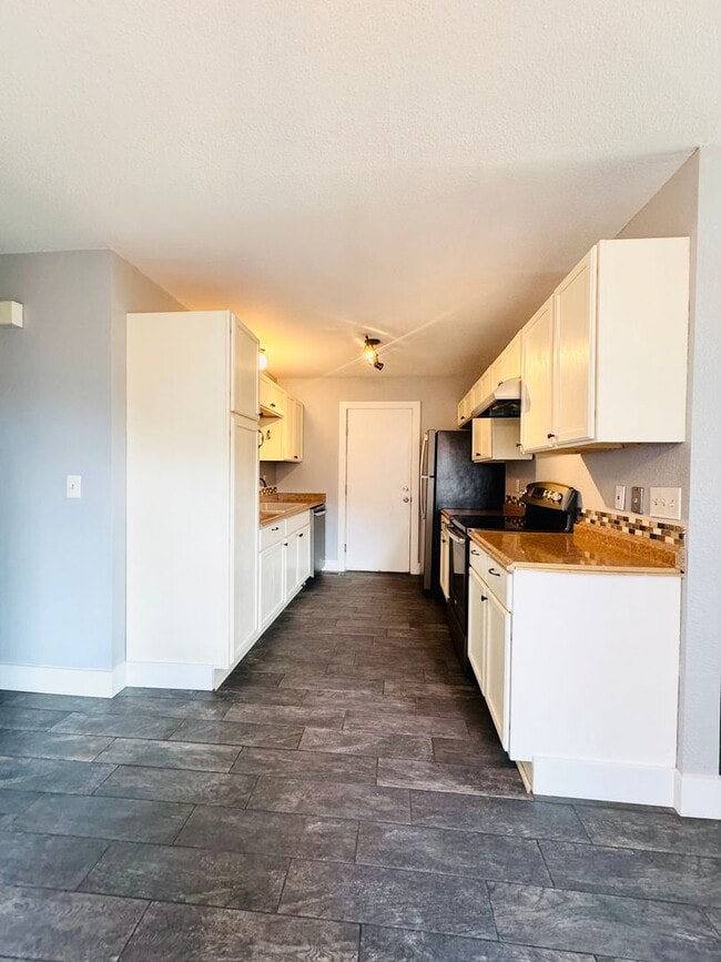 Photo - Cute 3 bedroom/ 1.5 bath Ranch Style House with 2 car attached garage in Windsor, CO