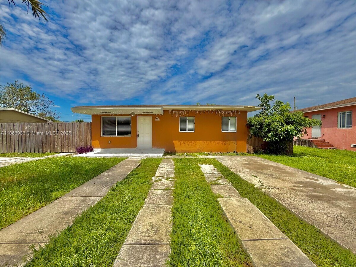 Photo - 15800 NW 39th Pl House