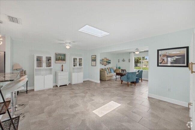 Building Photo - GORGEOUS UPDATED VILLA -VILLAGE IN THE PIN... Rental