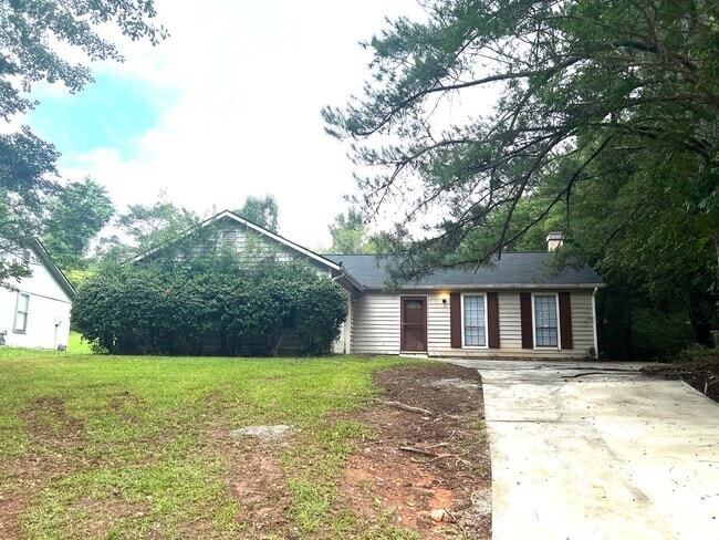 Building Photo - 3 Bedroom 2 Bathroom House