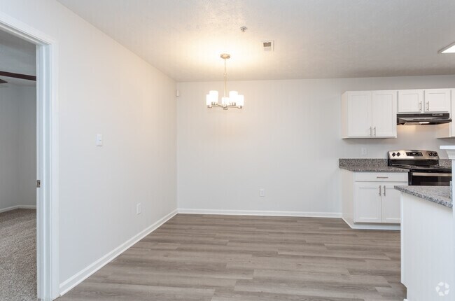 Dining Area - Hidden Lake