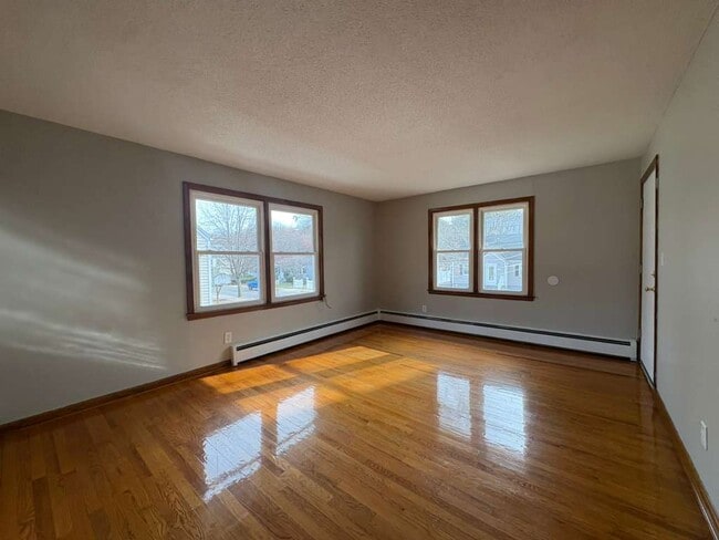 Building Photo - 281 Augur St Unit 2R