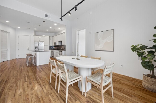 5005 Hidalgo St Unit 210