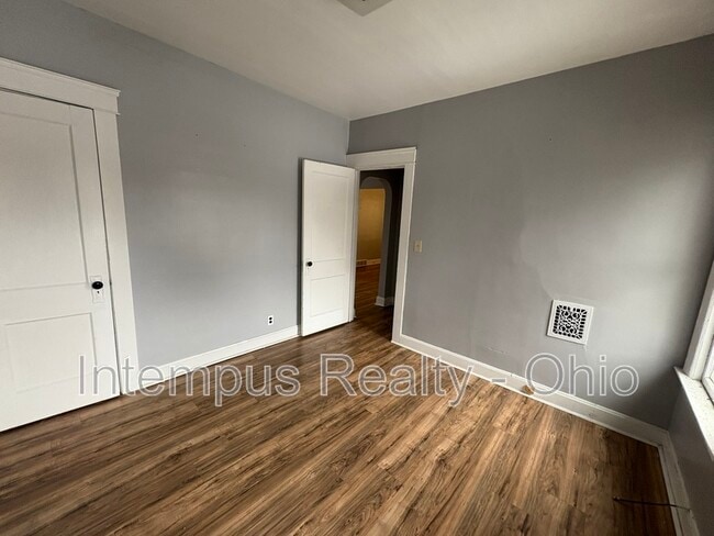 Photo - 634 E 101st St Unit #2