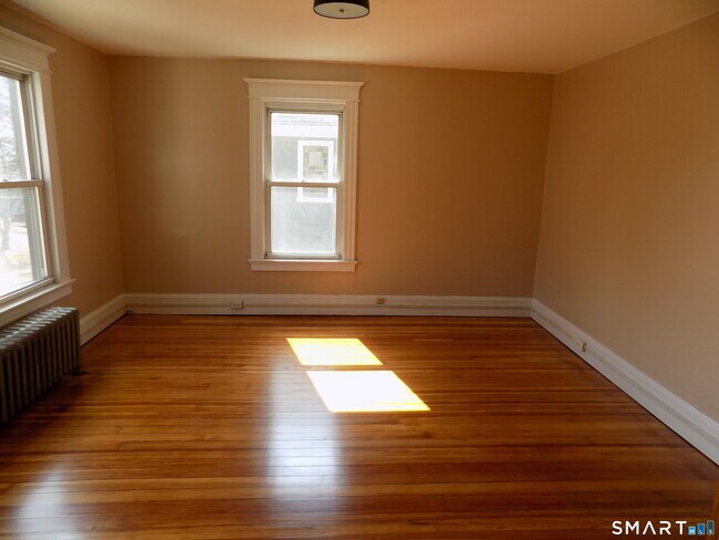 Photo - 175 Goodwin St Unidad 2nd Floor