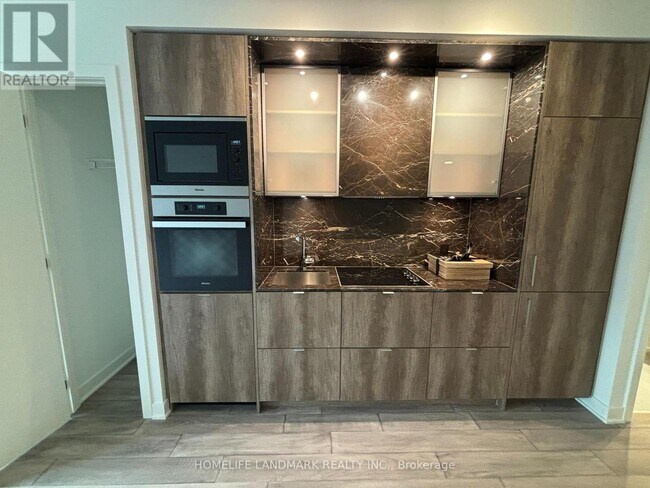 Photo - 11 Yorkville Ave Unité 1614