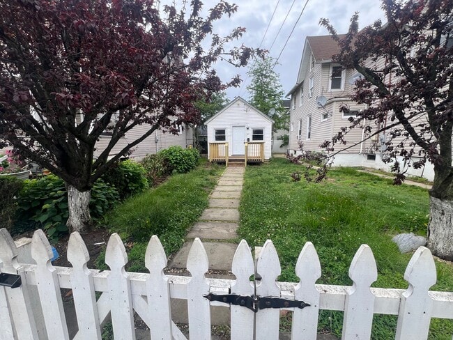 1 Bedroom 1 bath - 50 Herbert St House