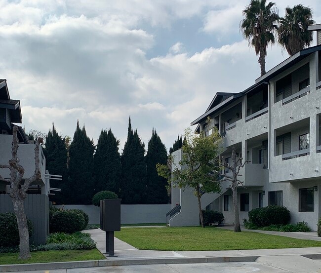 Photo - Longwood Apartments