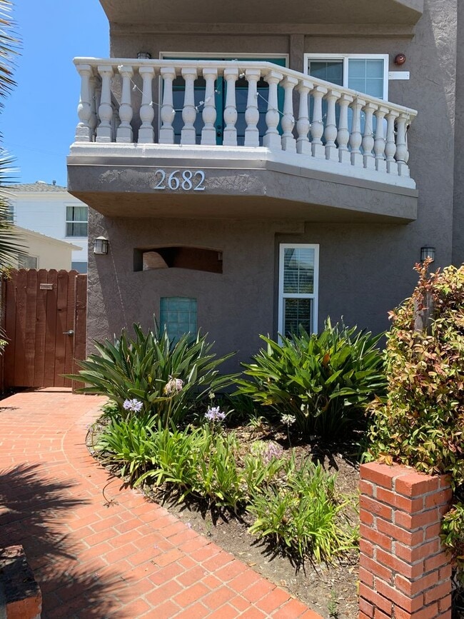 Building Photo - MIC Unit 2682 Mission Boulevard #A