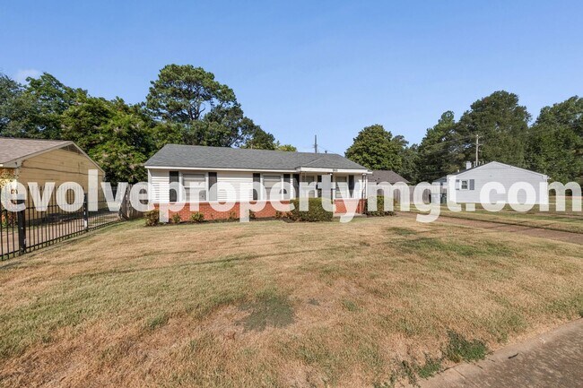 Photo - 995 Avon Rd