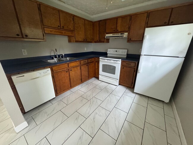 Photo - 2 Bedroom, 1 Bathroom - Home in Garden Lakes!