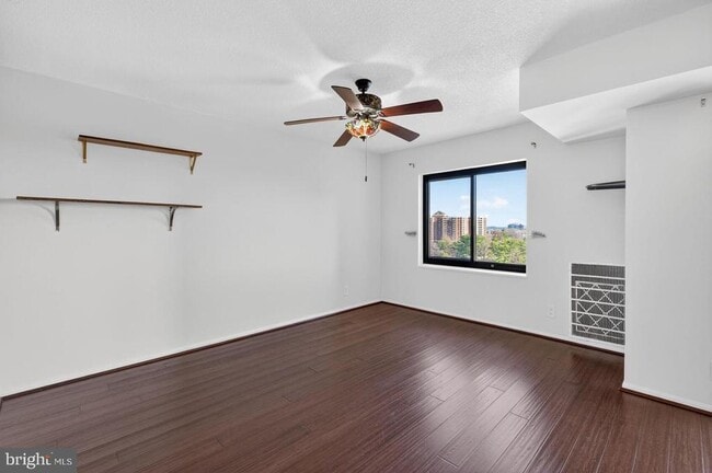 Photo - 307 Yoakum Pkwy Unit 821