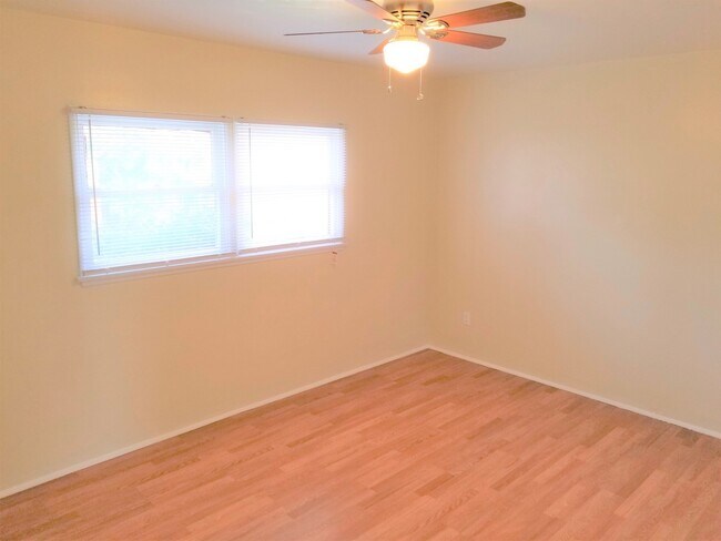 Photo - 1075 E Oakland Ave Unit 1079