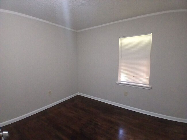 Photo - Renovated 2 bedroom 1 bath Duplex - Open T...