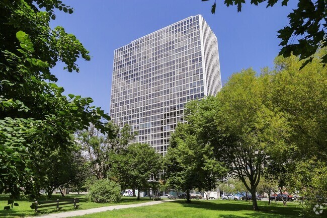 Building Photo - 330 W Diversey Pkwy Unit 1907-09 Rental
