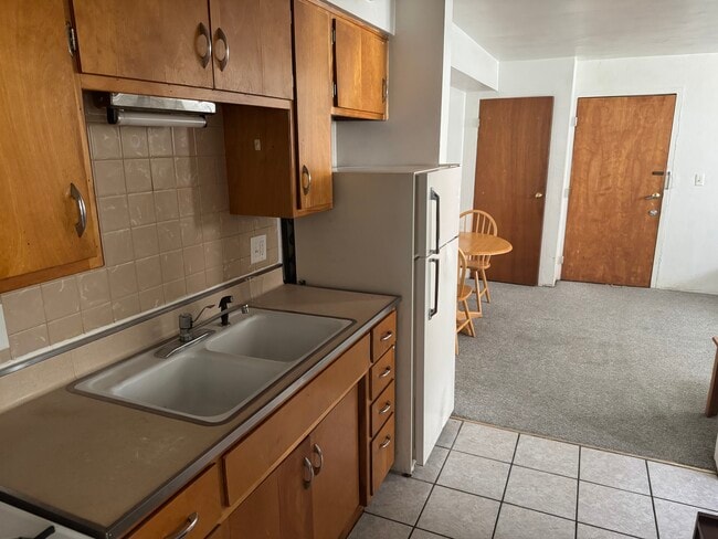 Photo - 105 E John St