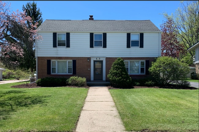 Building Photo - 223 W Decorah Rd Rental