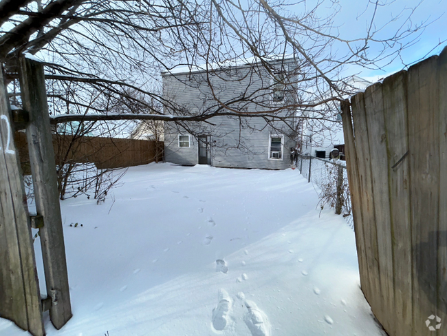 Building Photo - 1522 Cedar St Rental