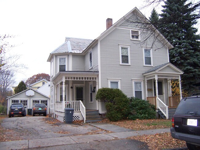 Building Photo - 21 Converse Ct Unit 21