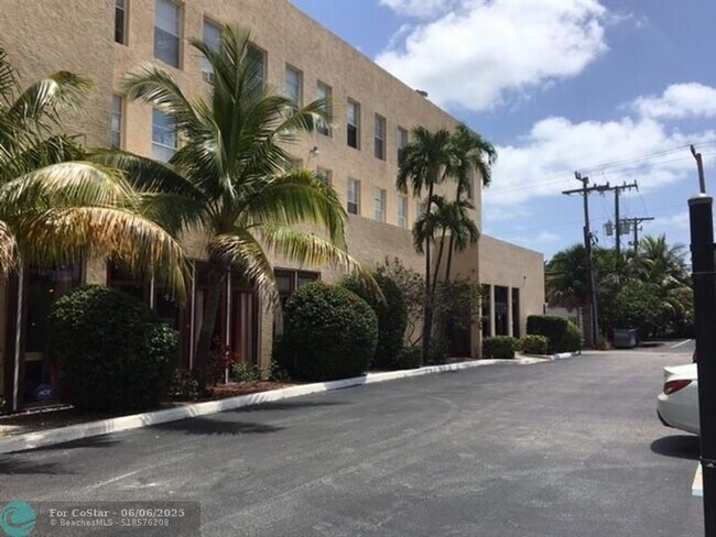 Photo - 2716 S Dixie Hwy Unit 205