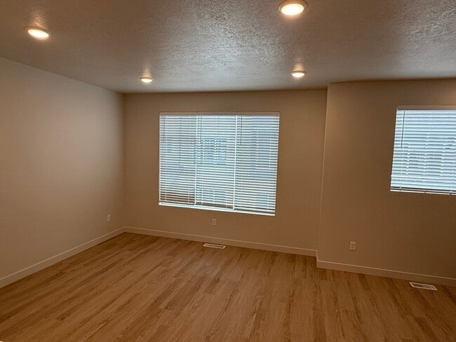 Photo - Beautiful townhome, construction just completed, 2 car garage, central air