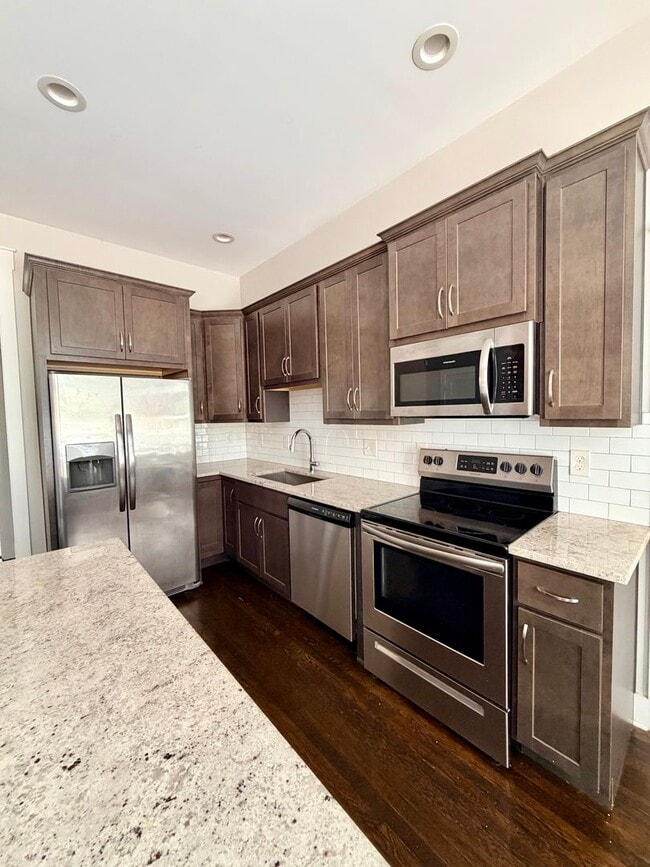 Building Photo - 201 E Fifth St Unit 101