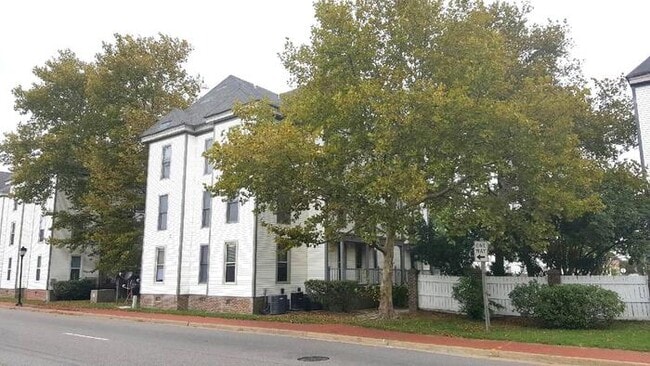 Building Photo - 2-STORY CONDO IN HEART OF PORTSMOUTH! 2 BED/2 BATH! Unit 957