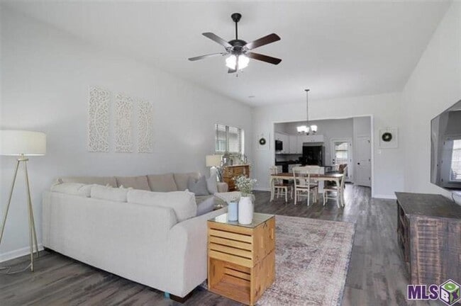 Building Photo - 4 Bedroom Home in Hunters Trace