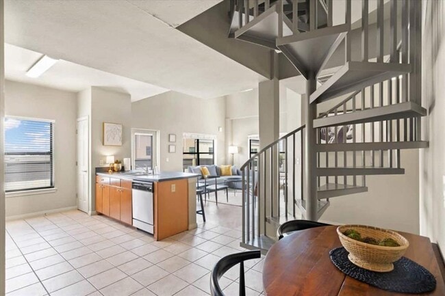 Building Photo - 2515 Pearl St Unit 601