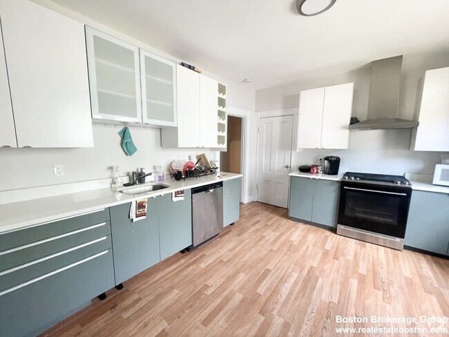 Building Photo - 158 Boston St Unit 2 Rental