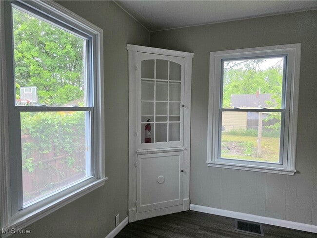 Building Photo - 859 E Avondale Ave