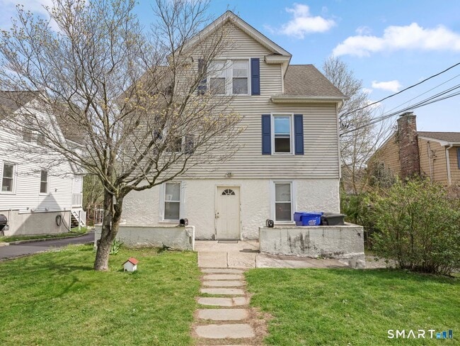 Building Photo - 25 Old Stratfield Rd