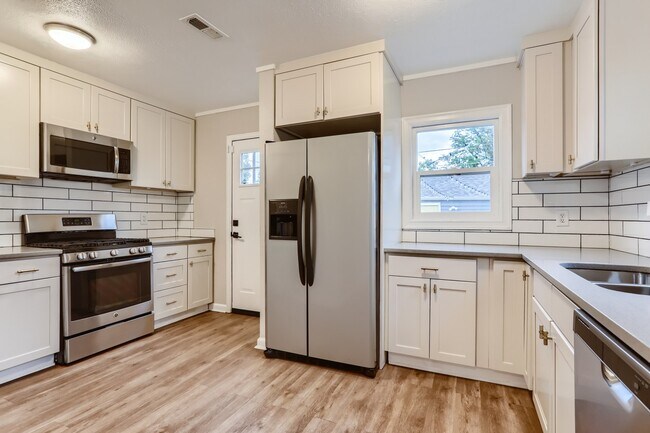 Photo - 1790 Syracuse St