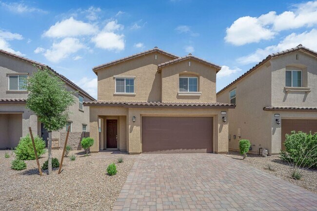Building Photo - "Solar Home, Resort Backyard, Putting Green – SW Las Vegas Gem"