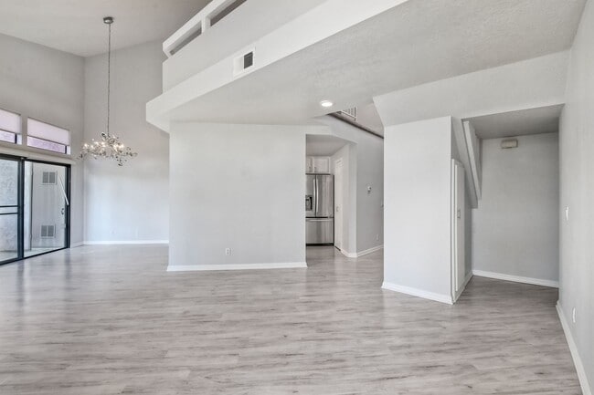 Photo - 1951 Swallow Ln