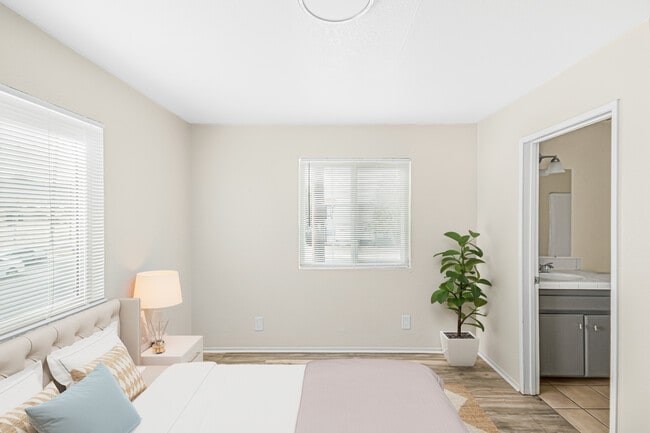 Photo - 1005 E Ave R Apartamento Unidad #8