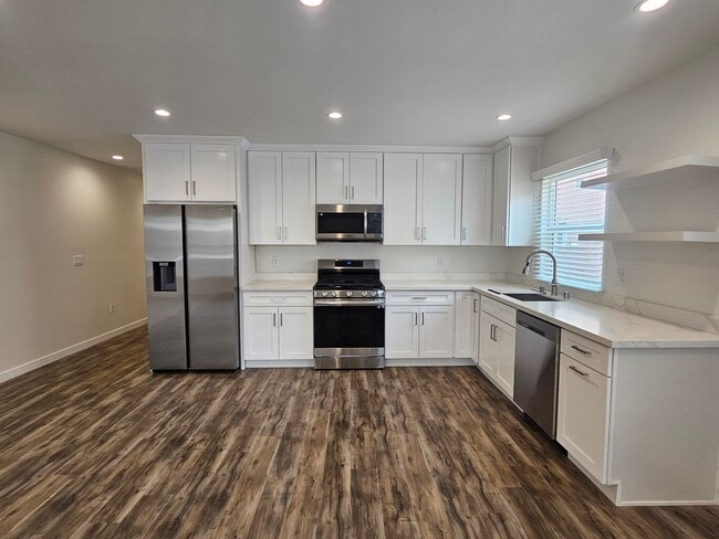 Photo - 1416-1418 E. Windsor Rd. Unidad 1416 E. Windsor Rd.
