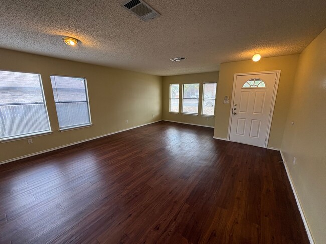 Photo - 3 Bedroom with a Bonus Room in the Heart o...