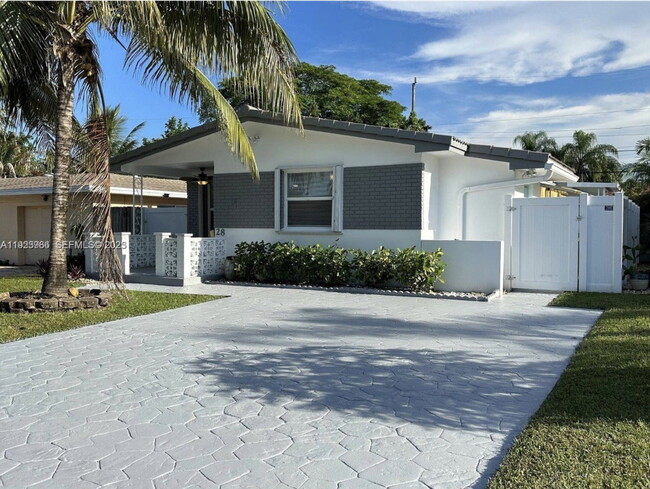 Building Photo - Southeast 4th Street, Dania Beach, FL 33004 - 3 BR 2 BA single-family home