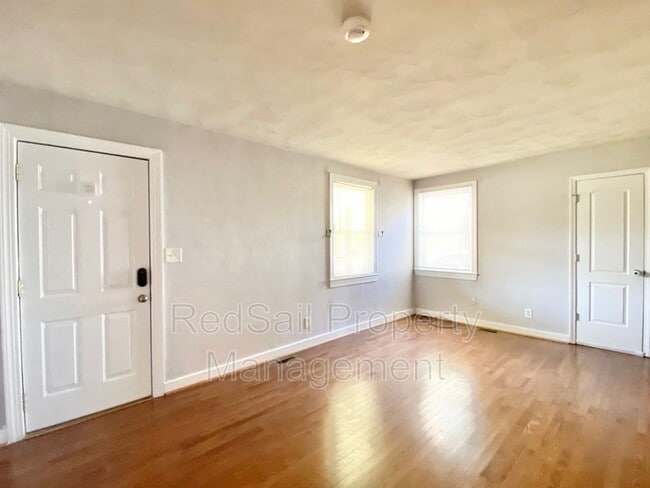 Photo - 3524 Bapaume Ave