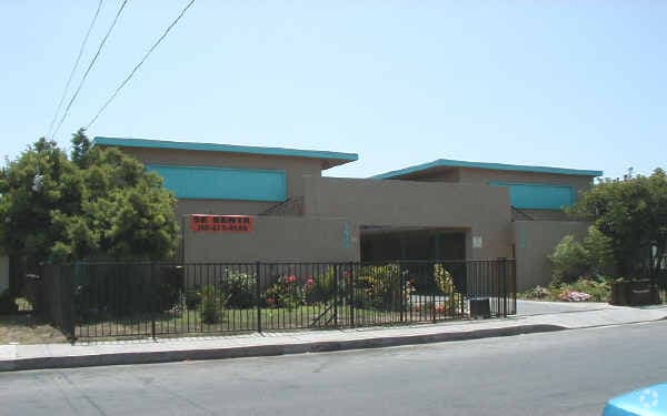 Photo - 1422-1424 W 146th St Apartments