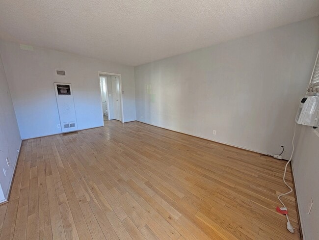 Photo - 1852 N Wilton Pl Unit 5