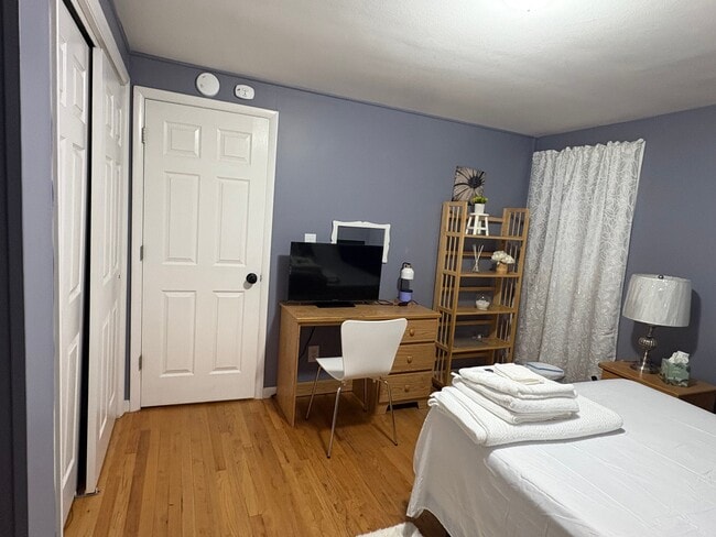 107 Robert Dr Unit Room # 1