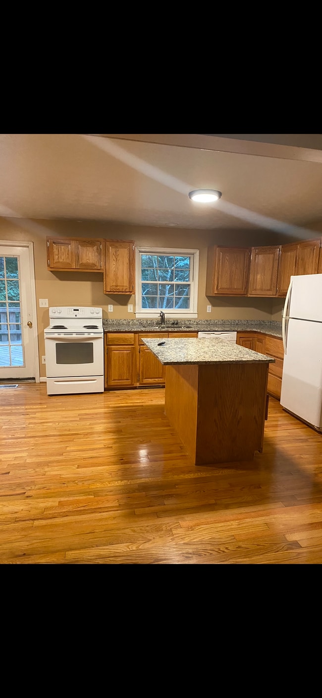 Photo - 130 Robinson Dr