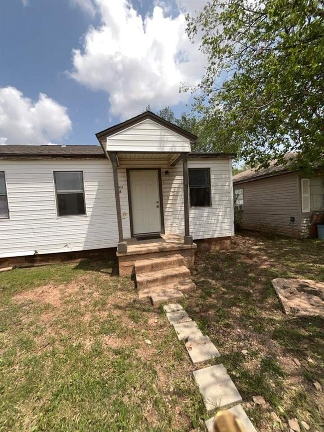 Photo - 1315 SW E Ave