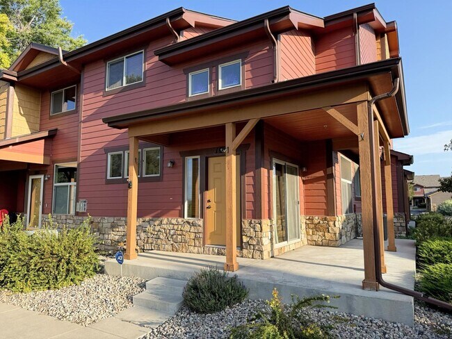 Upgraded End Townhouse with Neighborhood P... - Upgraded End Townhouse with Neighborhood P...