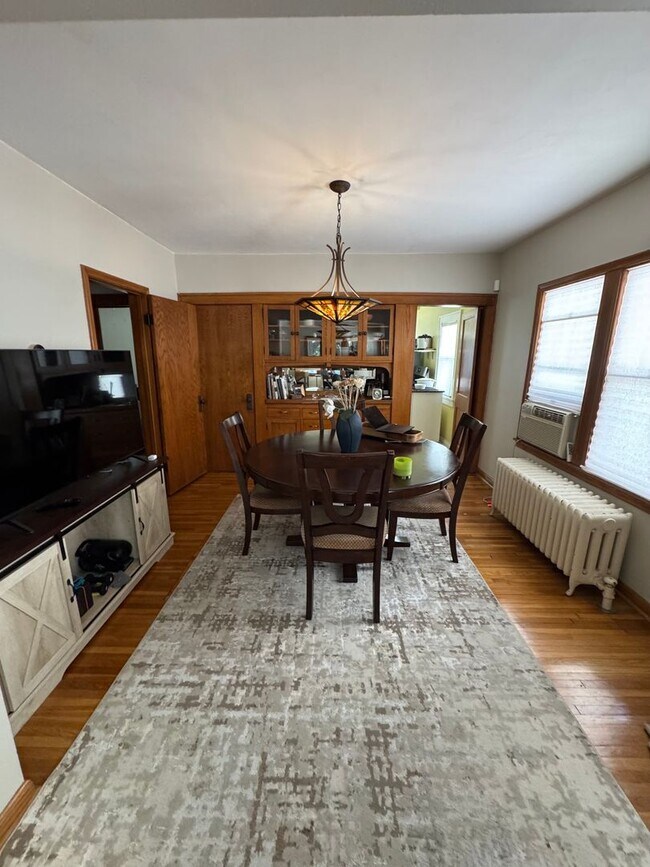 Photo - Gorgeous Single Family Home In Bryn Mawr - Available 8/15!