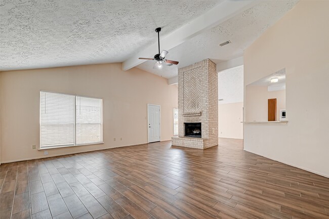 Photo - 2102 Creekshire Dr