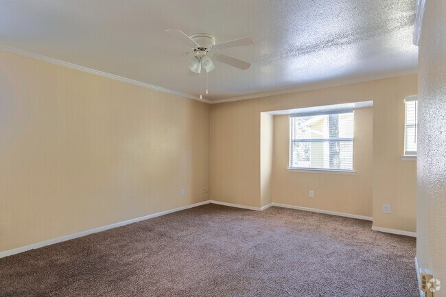 1BR, 1.5BA - 790SF