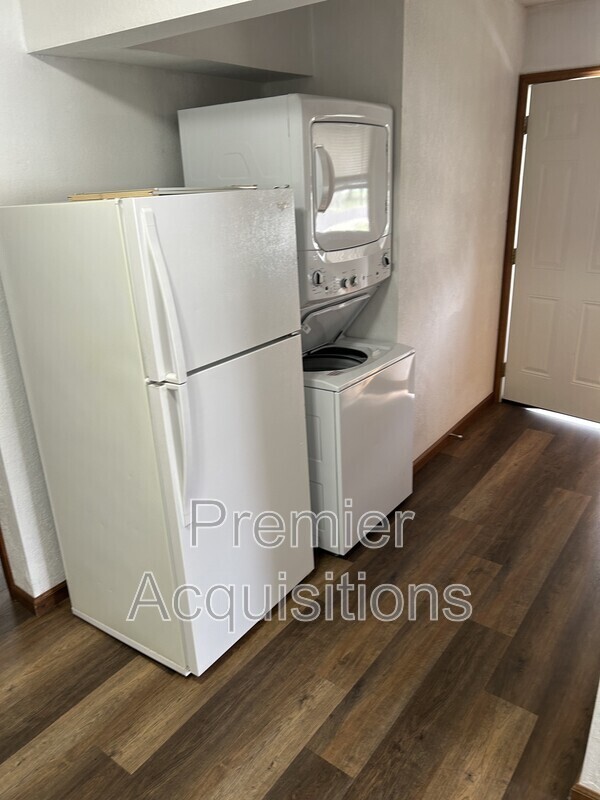 Photo - 208 E Bland St